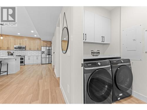 1034 Martin Avenue Unit# 2, Kelowna, BC - Indoor Photo Showing Laundry Room