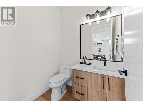 1034 Martin Avenue Unit# 2, Kelowna, BC - Indoor Photo Showing Bathroom