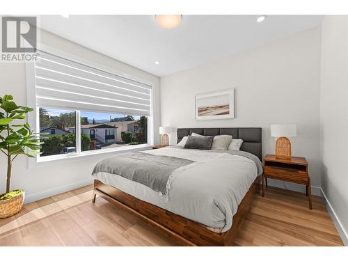 1034 Martin Avenue Unit# 1, Kelowna, BC - Indoor Photo Showing Bedroom