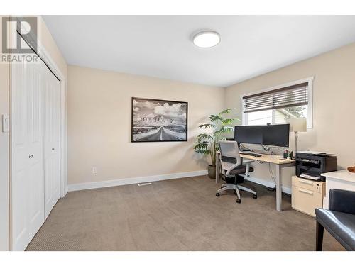 819 Cadder Avenue, Kelowna, BC - Indoor Photo Showing Office