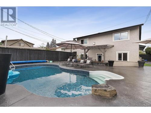 819 Cadder Avenue, Kelowna, BC - Outdoor With In Ground Pool With Backyard