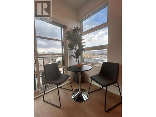 720 Klo Road Unit# 410, Kelowna, BC - Indoor Photo Showing Kitchen