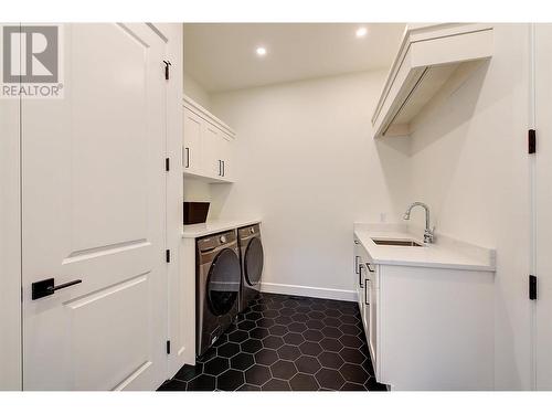 4956 Bucktail Lane, Kelowna, BC - Indoor Photo Showing Laundry Room