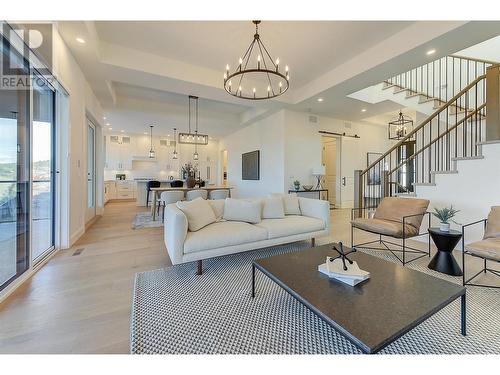 4956 Bucktail Lane, Kelowna, BC - Indoor Photo Showing Living Room