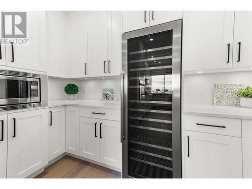 4956 Bucktail Lane, Kelowna, BC - Indoor Photo Showing Kitchen