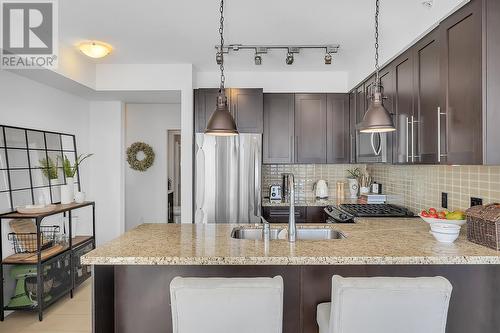 1075 Sunset Drive Unit# 1706, Kelowna, BC - Indoor Photo Showing Kitchen With Stainless Steel Kitchen With Upgraded Kitchen