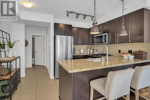 1075 Sunset Drive Unit# 1706, Kelowna, BC - Indoor Photo Showing Kitchen With Stainless Steel Kitchen With Upgraded Kitchen