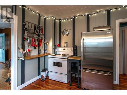 1233 Ethel Street, Kelowna, BC - Indoor Photo Showing Kitchen
