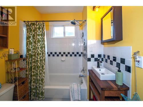 1233 Ethel Street, Kelowna, BC - Indoor Photo Showing Bathroom