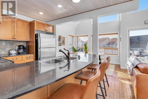 6952 Terazona Drive Unit# 408, Kelowna, BC - Indoor Photo Showing Kitchen With Double Sink