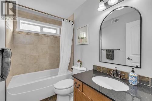 6952 Terazona Drive Unit# 408, Kelowna, BC - Indoor Photo Showing Bathroom