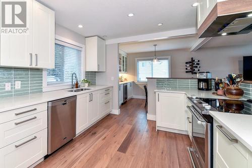 485 Curlew Drive, Kelowna, BC - Indoor Photo Showing Kitchen With Double Sink With Upgraded Kitchen