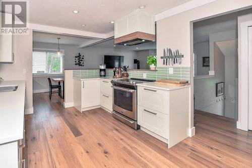 485 Curlew Drive, Kelowna, BC - Indoor Photo Showing Kitchen