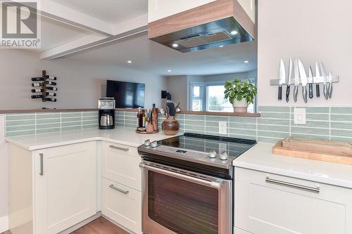 485 Curlew Drive, Kelowna, BC - Indoor Photo Showing Kitchen