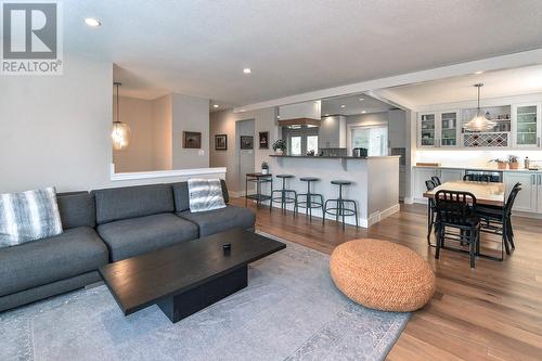 485 Curlew Drive, Kelowna, BC - Indoor Photo Showing Living Room
