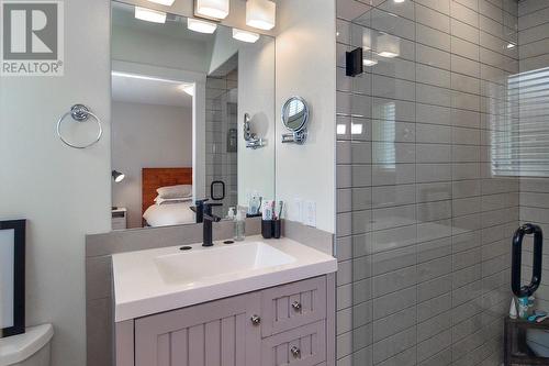 485 Curlew Drive, Kelowna, BC - Indoor Photo Showing Bathroom