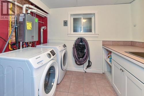 485 Curlew Drive, Kelowna, BC - Indoor Photo Showing Laundry Room