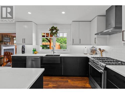 306 Yates Road, Kelowna, BC - Indoor Photo Showing Kitchen With Upgraded Kitchen