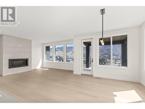 859 Melrose Street, Kelowna, BC - Indoor Photo Showing Living Room With Fireplace