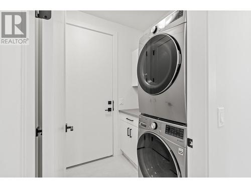 859 Melrose Street, Kelowna, BC - Indoor Photo Showing Laundry Room