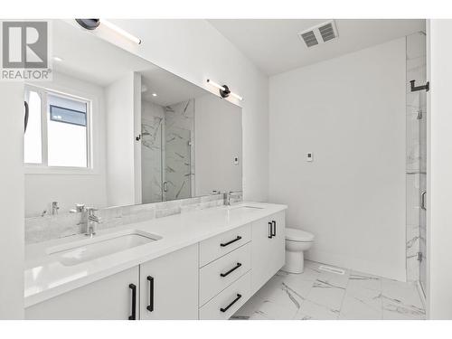 859 Melrose Street, Kelowna, BC - Indoor Photo Showing Bathroom