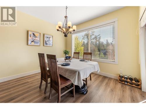 385 Tucker Court, Kelowna, BC - Indoor Photo Showing Dining Room