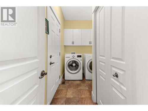 385 Tucker Court, Kelowna, BC - Indoor Photo Showing Laundry Room