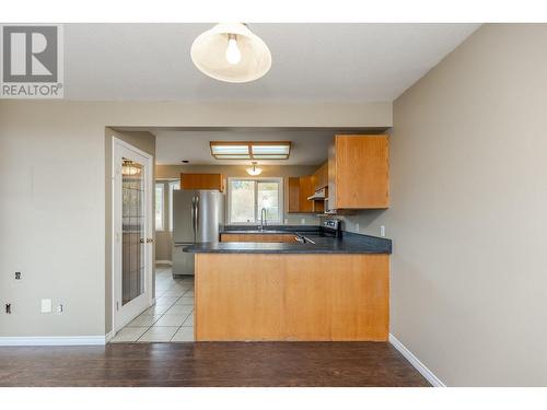 4661 June Springs Road, Kelowna, BC - Indoor Photo Showing Kitchen