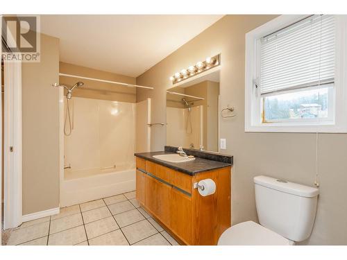 4661 June Springs Road, Kelowna, BC - Indoor Photo Showing Bathroom