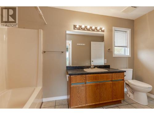 4661 June Springs Road, Kelowna, BC - Indoor Photo Showing Bathroom