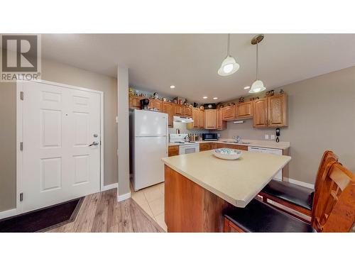 921 Spillway Road Unit# 309A, Oliver, BC - Indoor Photo Showing Kitchen