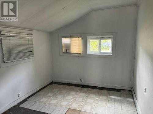 693 Ninth Avenue, Midway, BC - Indoor Photo Showing Other Room