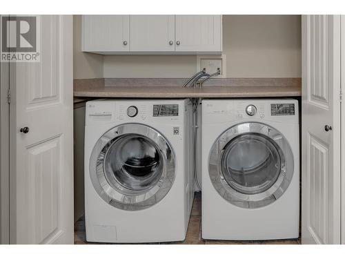 5452 South Perimeter Way, Kelowna, BC - Indoor Photo Showing Laundry Room