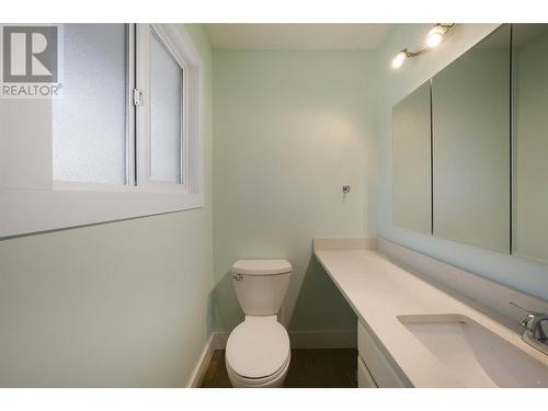 1535 Crawford Road Lot# 122, Kelowna, BC - Indoor Photo Showing Bathroom