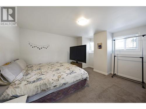 1535 Crawford Road Lot# 122, Kelowna, BC - Indoor Photo Showing Bedroom