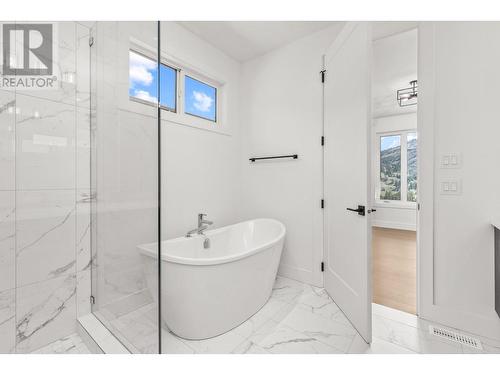 873 Melrose Street, Kelowna, BC - Indoor Photo Showing Bathroom