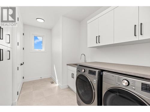 873 Melrose Street, Kelowna, BC - Indoor Photo Showing Laundry Room