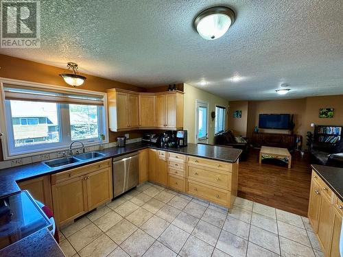 8705 19A Street, Dawson Creek, BC - Indoor Photo Showing Kitchen With Double Sink
