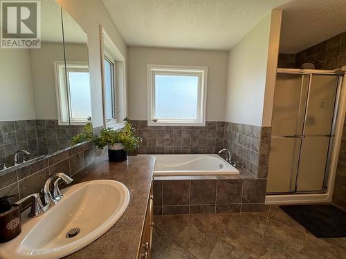 8705 19A Street, Dawson Creek, BC - Indoor Photo Showing Bathroom
