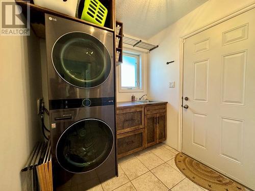 8705 19A Street, Dawson Creek, BC - Indoor Photo Showing Laundry Room