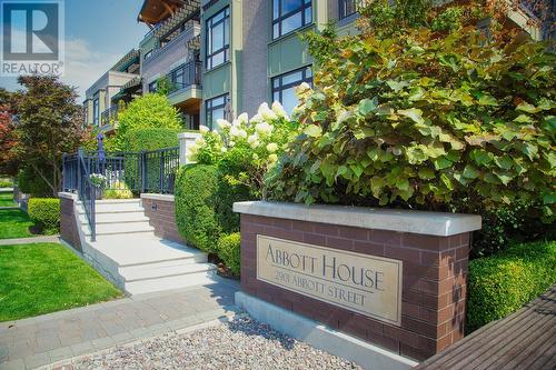 2901 Abbott Street Unit# 102, Kelowna, BC - Outdoor