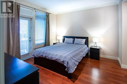 2901 Abbott Street Unit# 102, Kelowna, BC - Indoor Photo Showing Bedroom