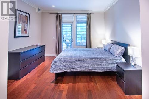 2901 Abbott Street Unit# 102, Kelowna, BC - Indoor Photo Showing Bedroom