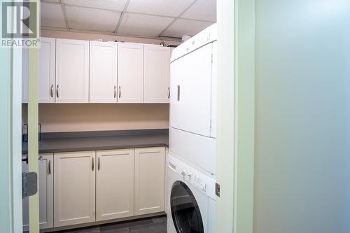 2901 Abbott Street Unit# 102, Kelowna, BC - Indoor Photo Showing Laundry Room