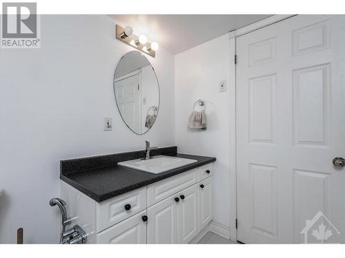 7 River Bend Drive, Ottawa, ON - Indoor Photo Showing Bathroom