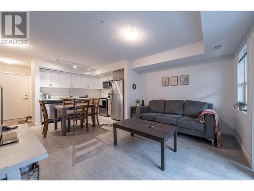 655 Academy Way Unit# 212, Kelowna, BC - Indoor Photo Showing Living Room