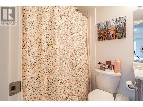 655 Academy Way Unit# 212, Kelowna, BC - Indoor Photo Showing Bathroom