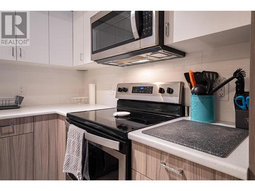 655 Academy Way Unit# 212, Kelowna, BC - Indoor Photo Showing Kitchen