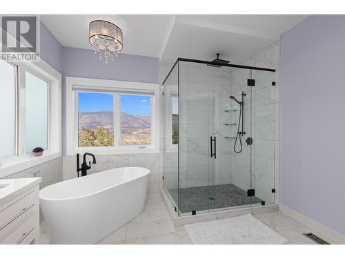 246 Pendragon Place, Kelowna, BC - Indoor Photo Showing Bathroom