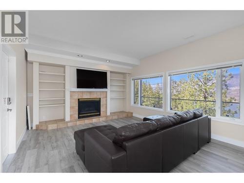 246 Pendragon Place, Kelowna, BC - Indoor Photo Showing Living Room With Fireplace